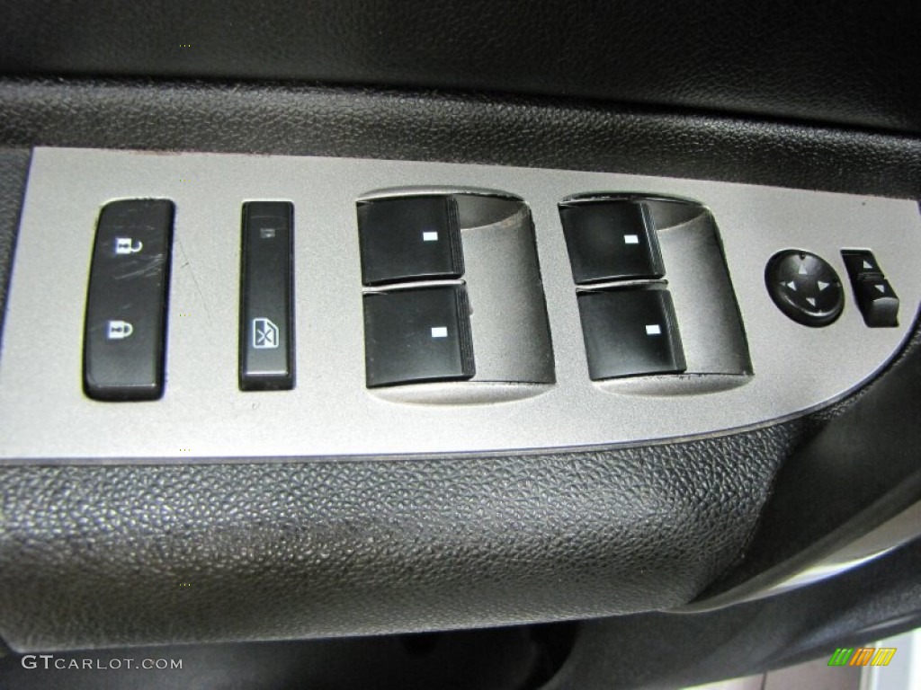 2007 Chevrolet Silverado 1500 LT Extended Cab Controls Photo #70317459