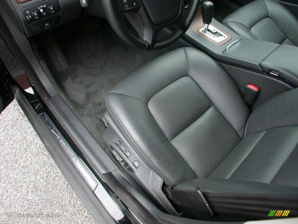 2010 XC70 3.2 AWD - Black / Off Black photo #24