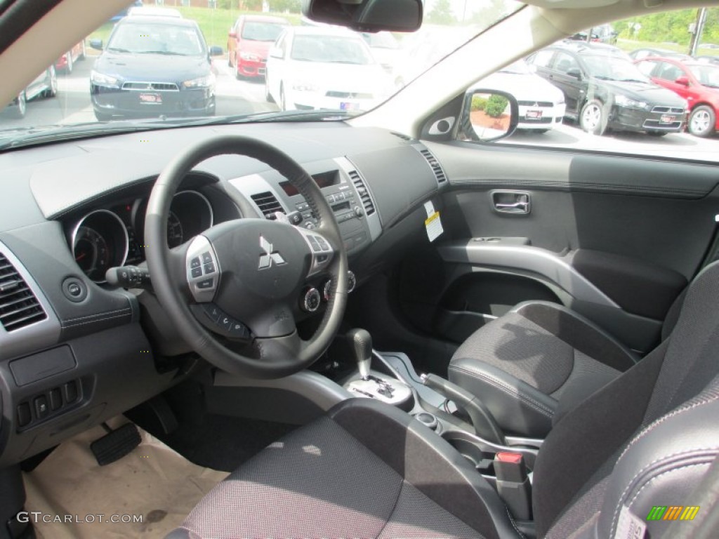 Black Interior 2013 Mitsubishi Outlander SE AWD Photo #70319421