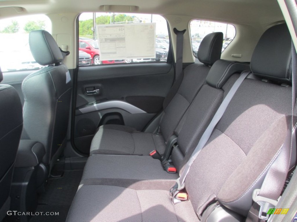 2013 Mitsubishi Outlander SE AWD Rear Seat Photo #70319436