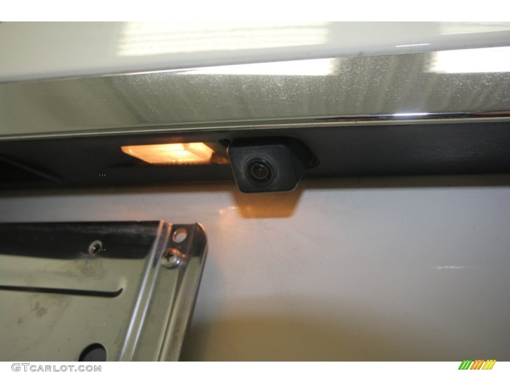 2010 E 550 Sedan - Arctic White / Ash Gray photo #31