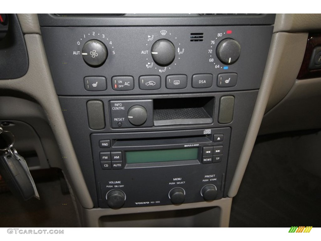 2004 S40 1.9T - Black Sapphire Metallic / Light Taupe photo #19