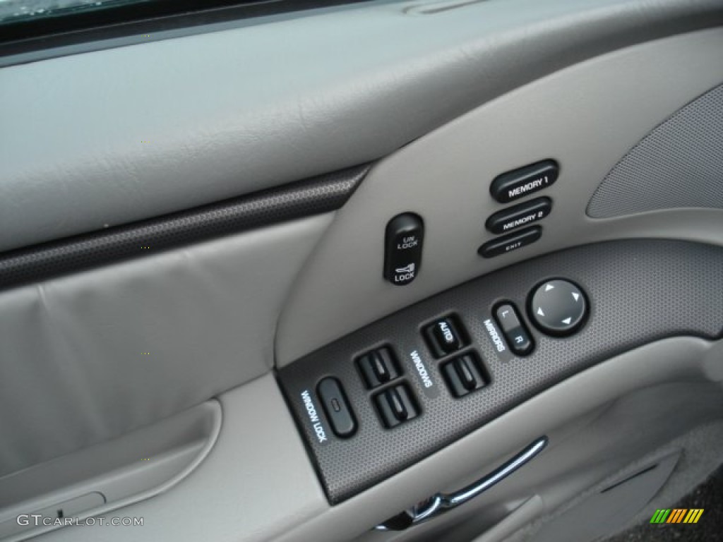 2000 Buick Park Avenue Ultra Controls Photo #70328452