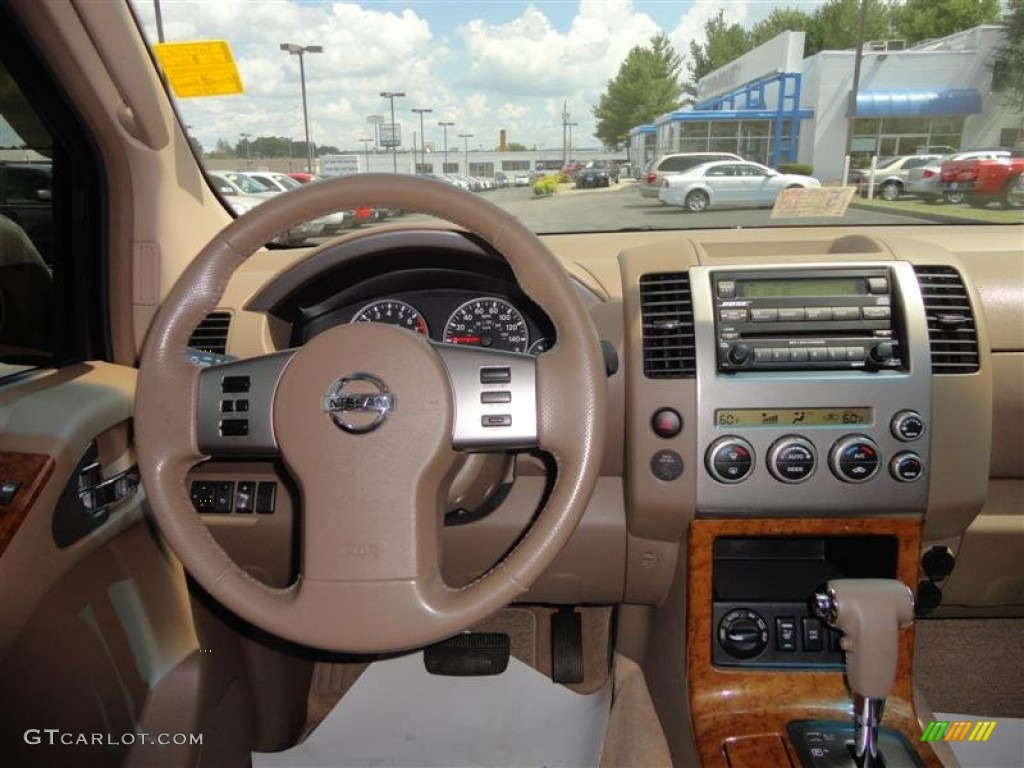 2005 Pathfinder LE 4x4 - Polished Pewter / Desert photo #7