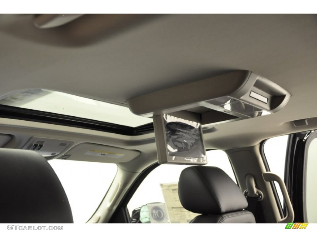 2013 Cadillac Escalade EXT Premium AWD Controls Photo #70330704