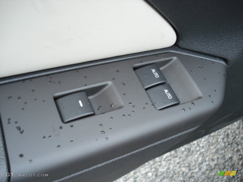 2013 Ford Mustang V6 Convertible Controls Photo #70330800