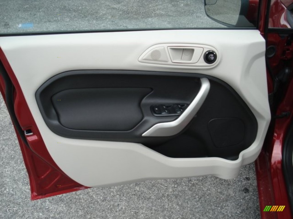 2013 Ford Fiesta SE Hatchback Charcoal Black/Light Stone Door Panel Photo #70331643