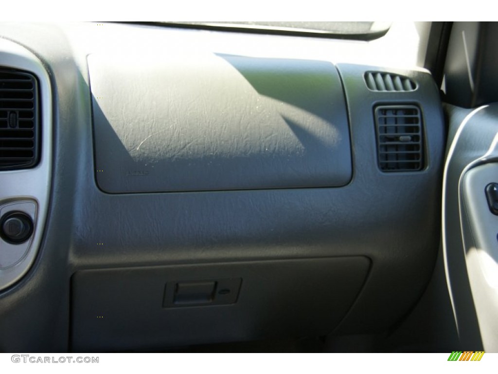 2004 Escape XLT V6 4WD - Oxford White / Medium/Dark Flint photo #21