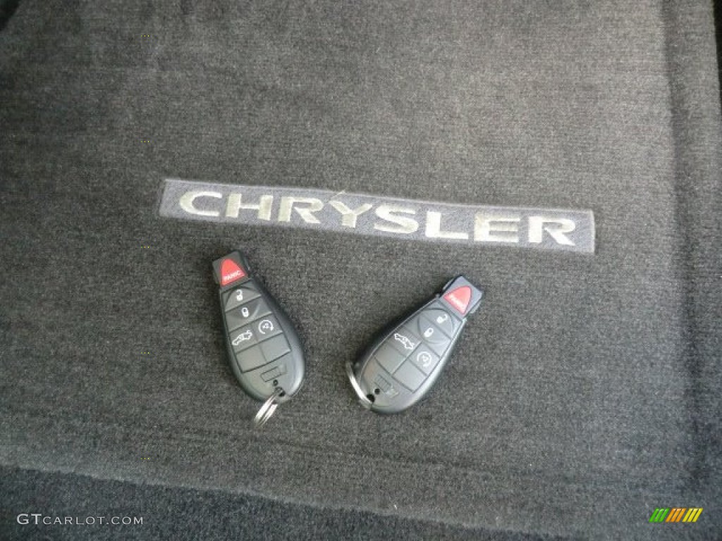 2010 Chrysler 300 SRT8 Keys Photos