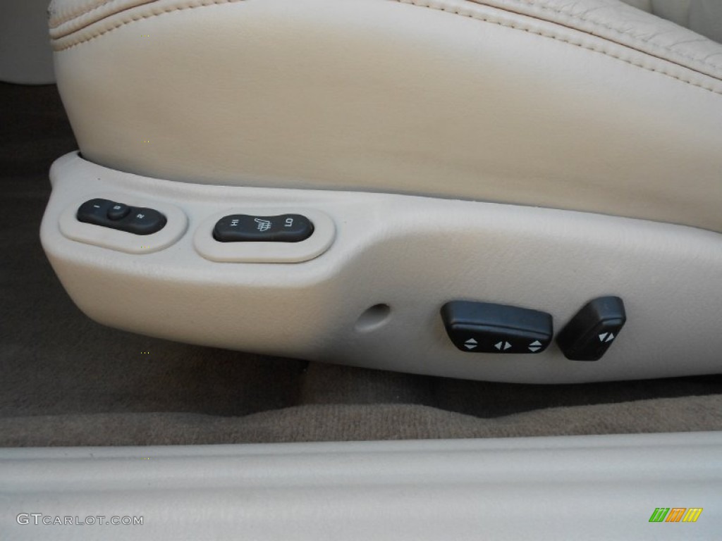 2000 Chrysler LHS Standard LHS Model Controls Photo #70338151