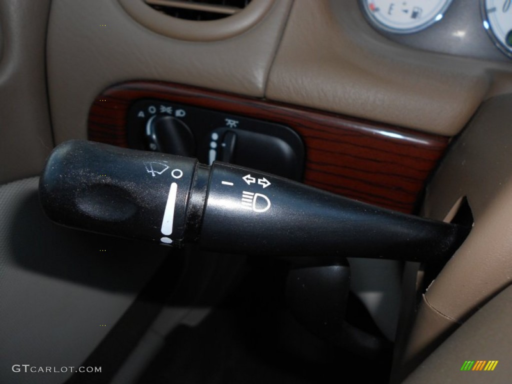 2000 Chrysler LHS Standard LHS Model Controls Photo #70338291