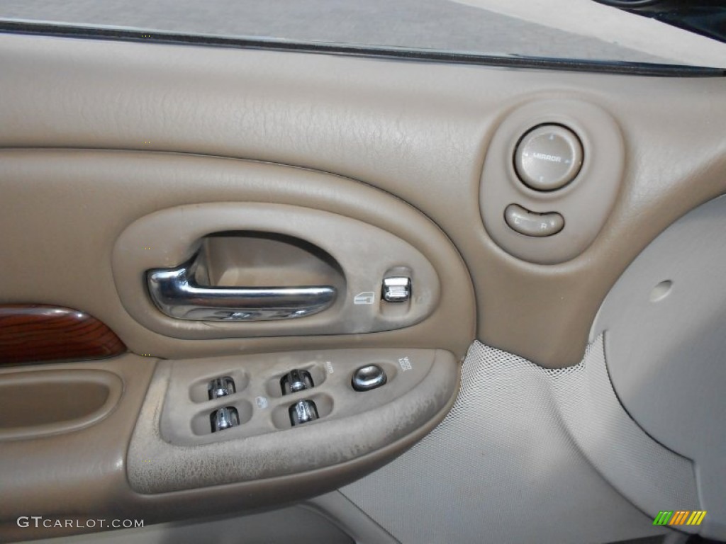 2000 Chrysler LHS Standard LHS Model Controls Photo #70338306