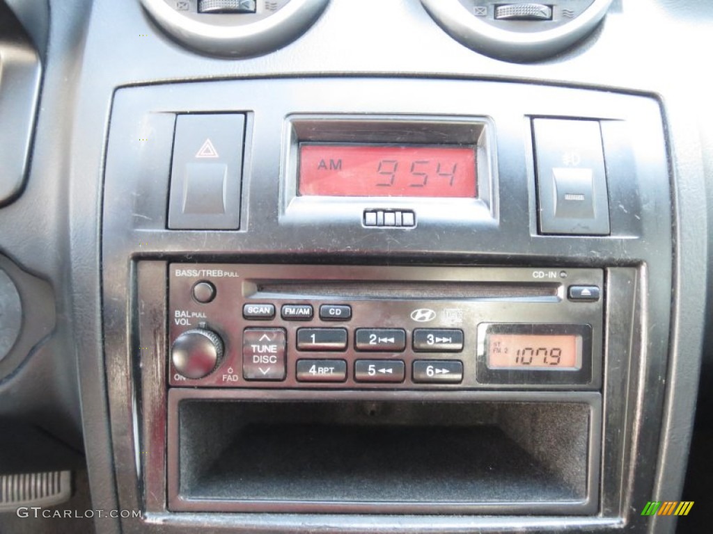2006 Hyundai Tiburon GS Audio System Photos