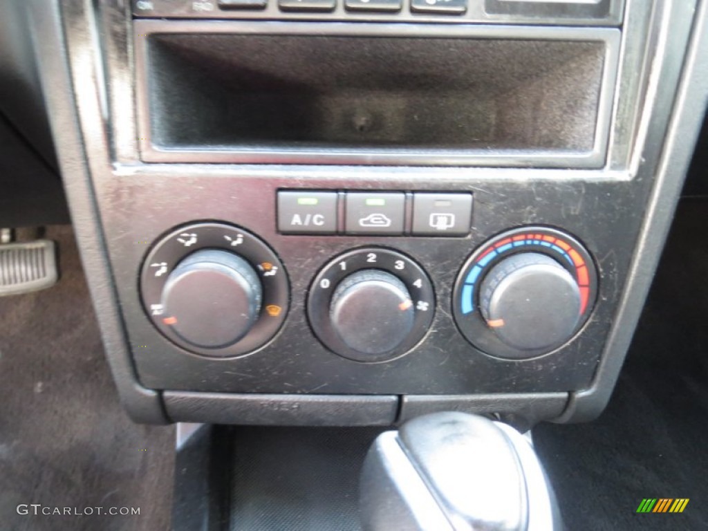 2006 Hyundai Tiburon GS Controls Photos