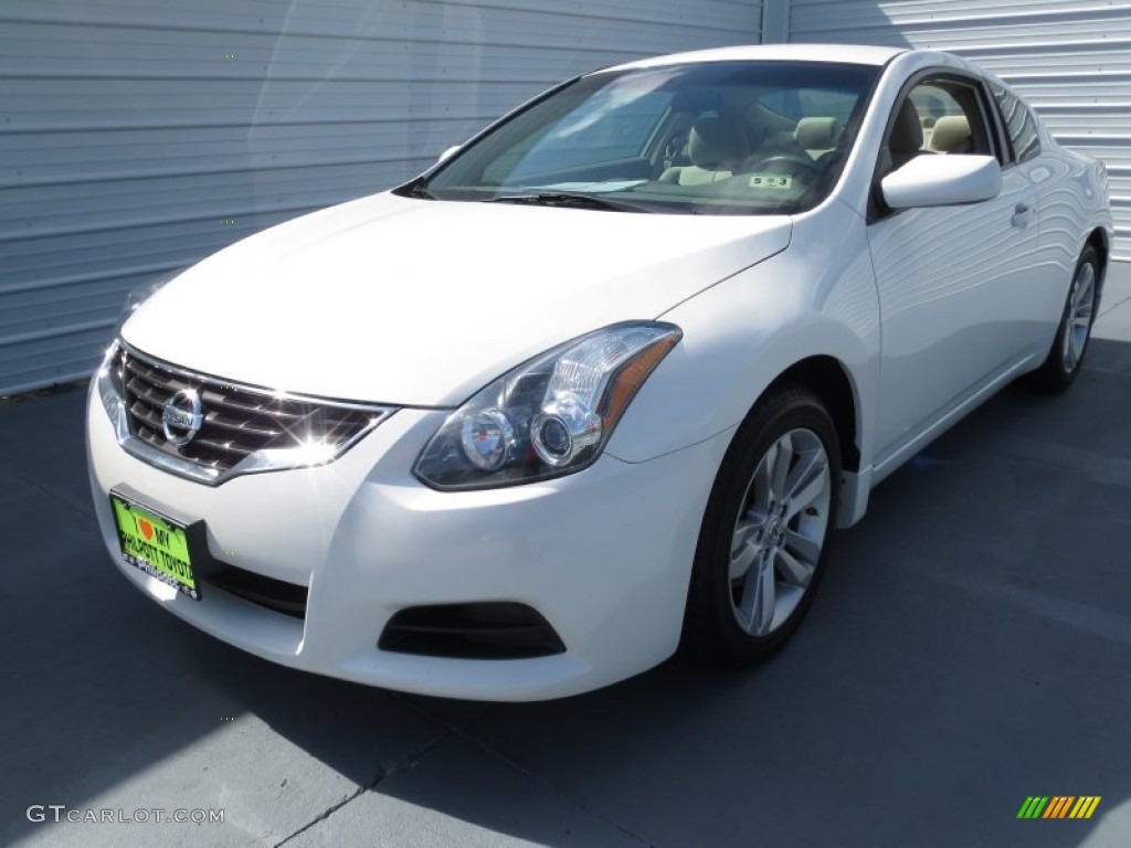 2010 Altima 2.5 S Coupe - Winter Frost White / Blond photo #6