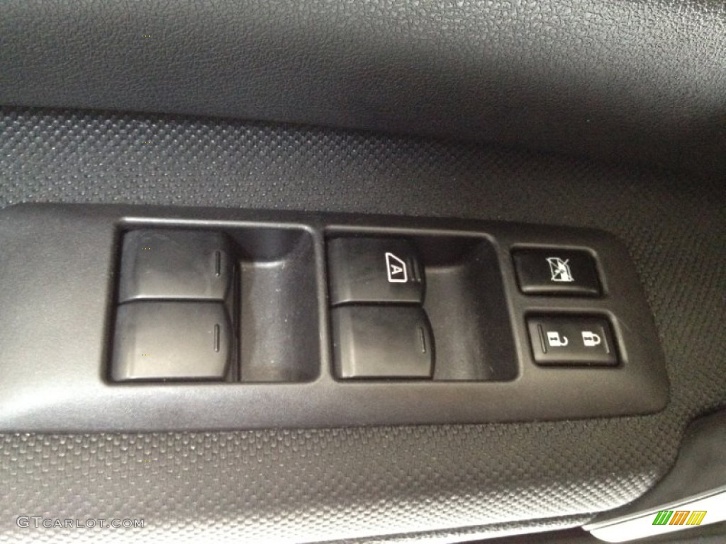 2011 Rogue S AWD - Platinum Graphite / Black photo #12