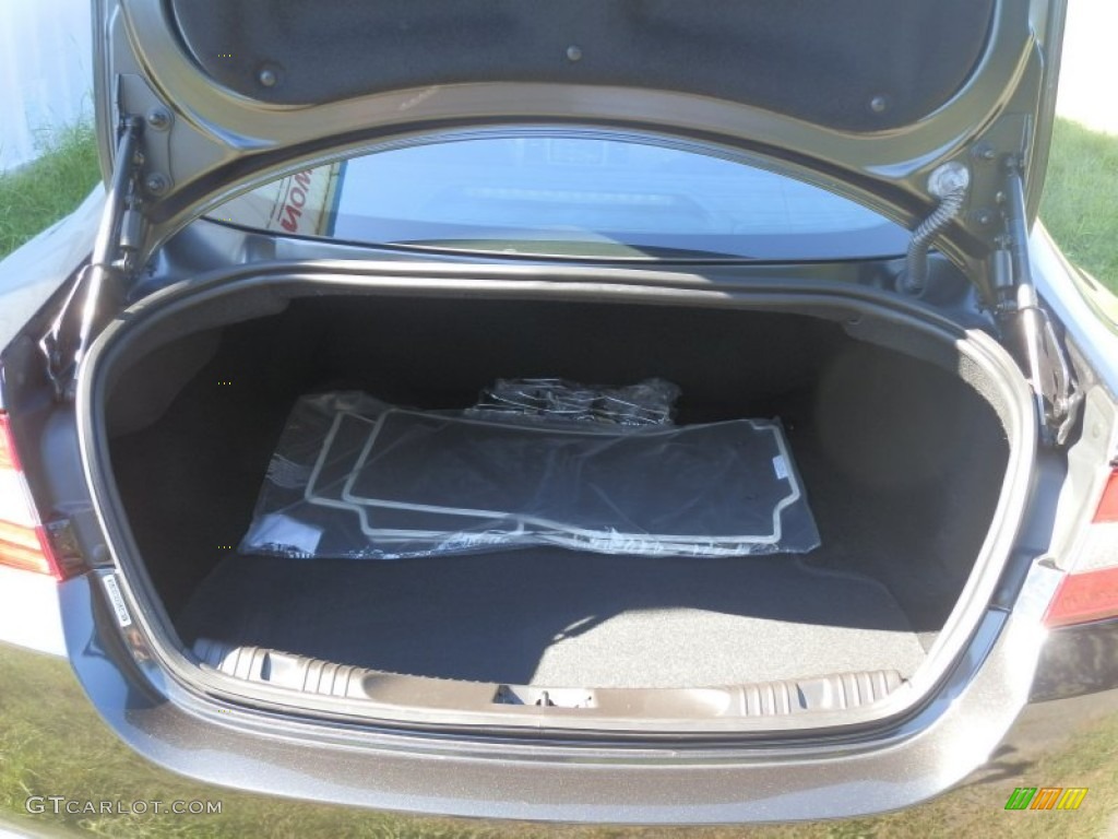 2012 Jaguar XF Portfolio Trunk Photos