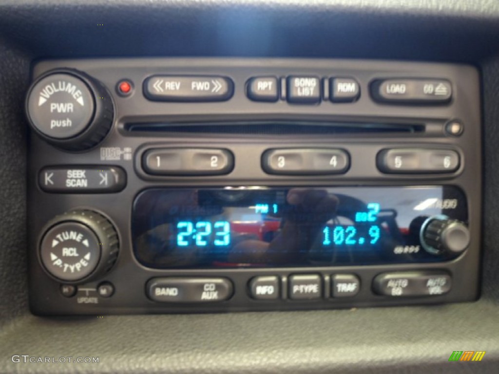 2003 Chevrolet SSR Standard SSR Model Audio System Photo #70344564