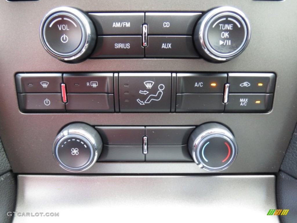 2013 Ford Mustang V6 Coupe Controls Photo #70344666