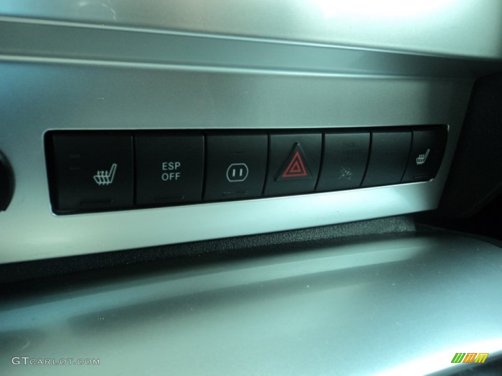 2007 Dodge Nitro R/T 4x4 Controls Photo #70346103