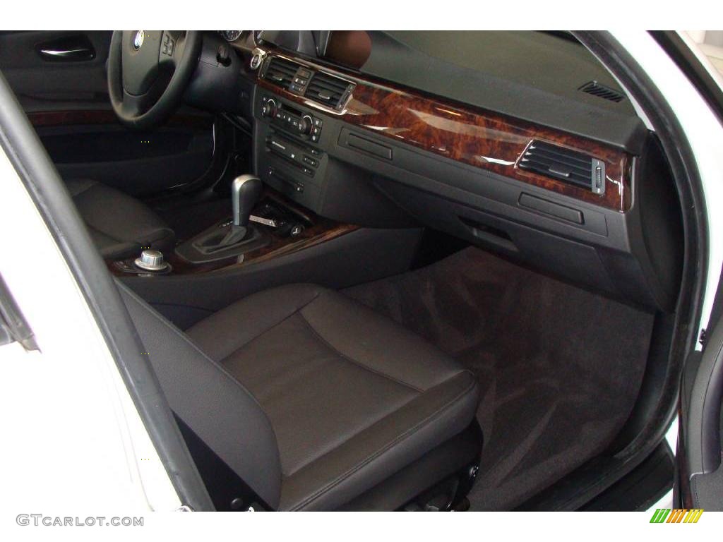 2006 3 Series 325i Sedan - Alpine White / Black photo #11