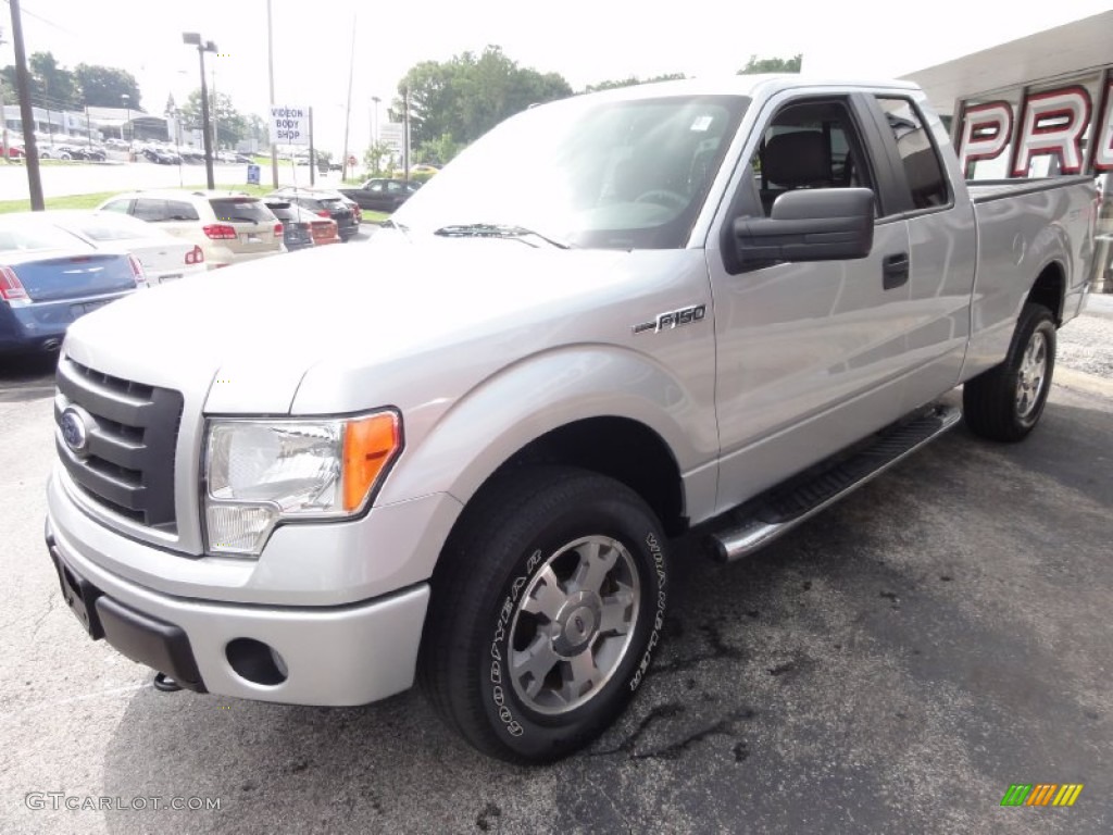 2010 F150 STX SuperCab 4x4 - Ingot Silver Metallic / Medium Stone photo #2