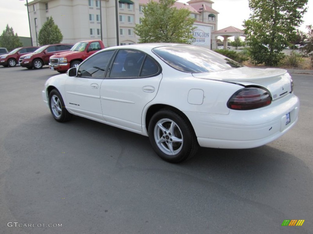 2003 Grand Prix SE Sedan - Ivory White / Graphite photo #3