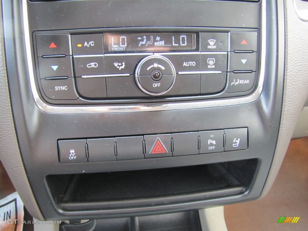 2011 Dodge Durango Express 4x4 Controls Photo #70356498