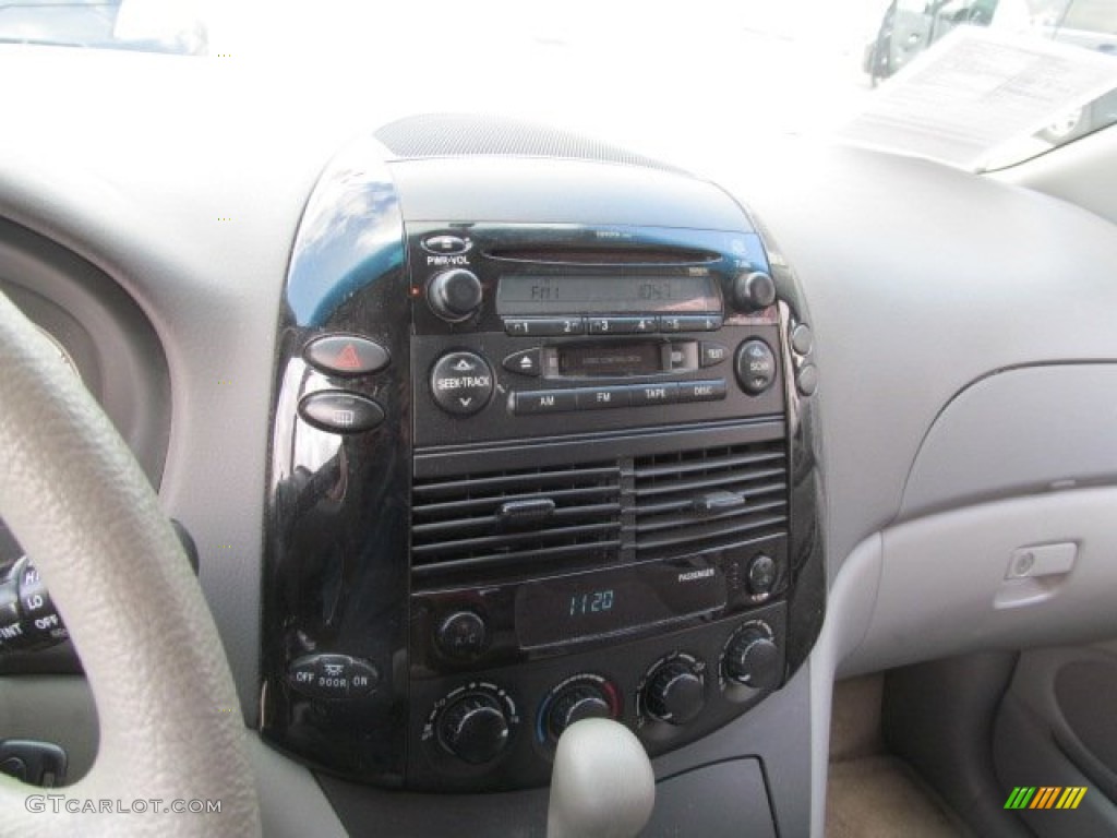 2005 Toyota Sienna CE Controls Photos