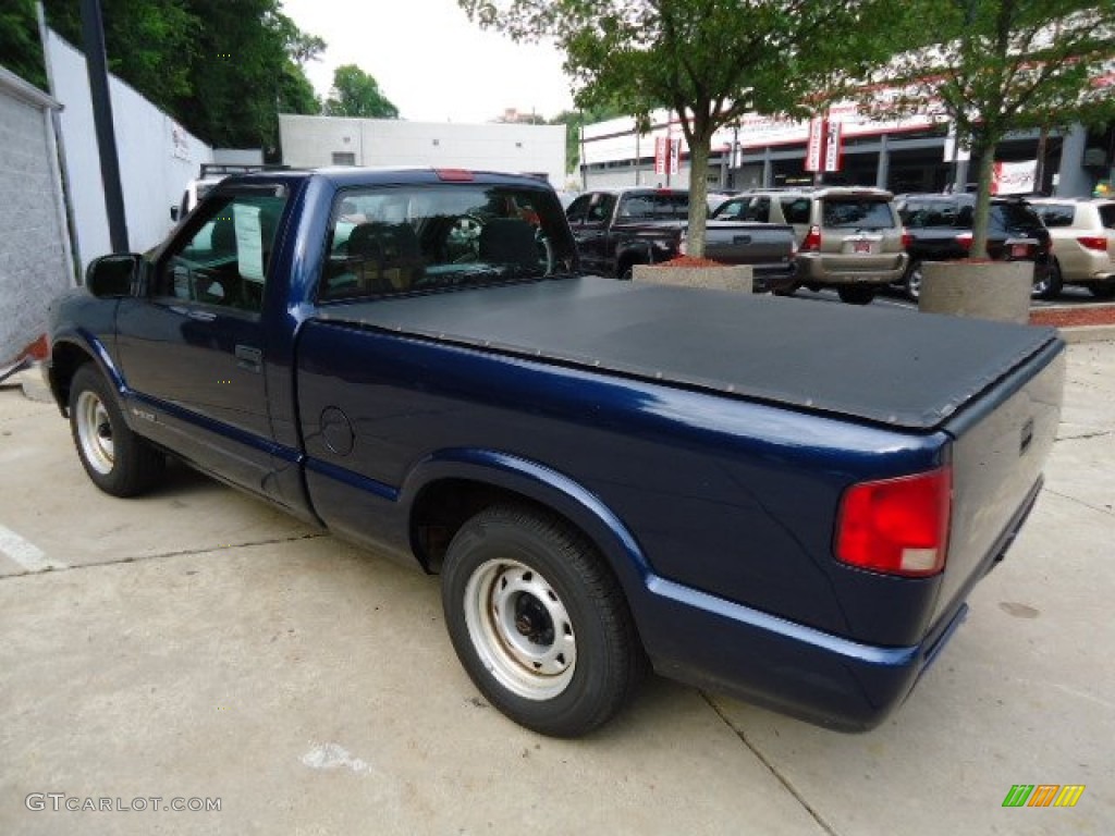 2002 S10 Regular Cab - Indigo Blue Metallic / Medium Gray photo #10