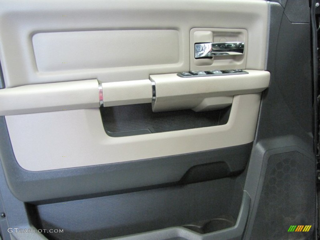 2012 Ram 1500 SLT Quad Cab 4x4 - Black / Dark Slate Gray/Medium Graystone photo #11