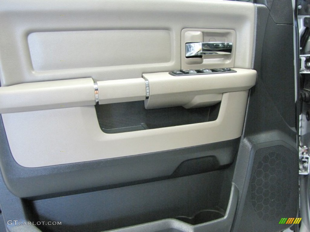 2011 Ram 1500 SLT Quad Cab 4x4 - Bright Silver Metallic / Dark Slate Gray/Medium Graystone photo #10
