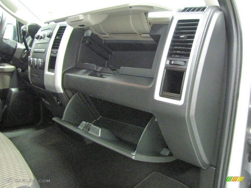2011 Ram 1500 SLT Quad Cab 4x4 - Bright Silver Metallic / Dark Slate Gray/Medium Graystone photo #24
