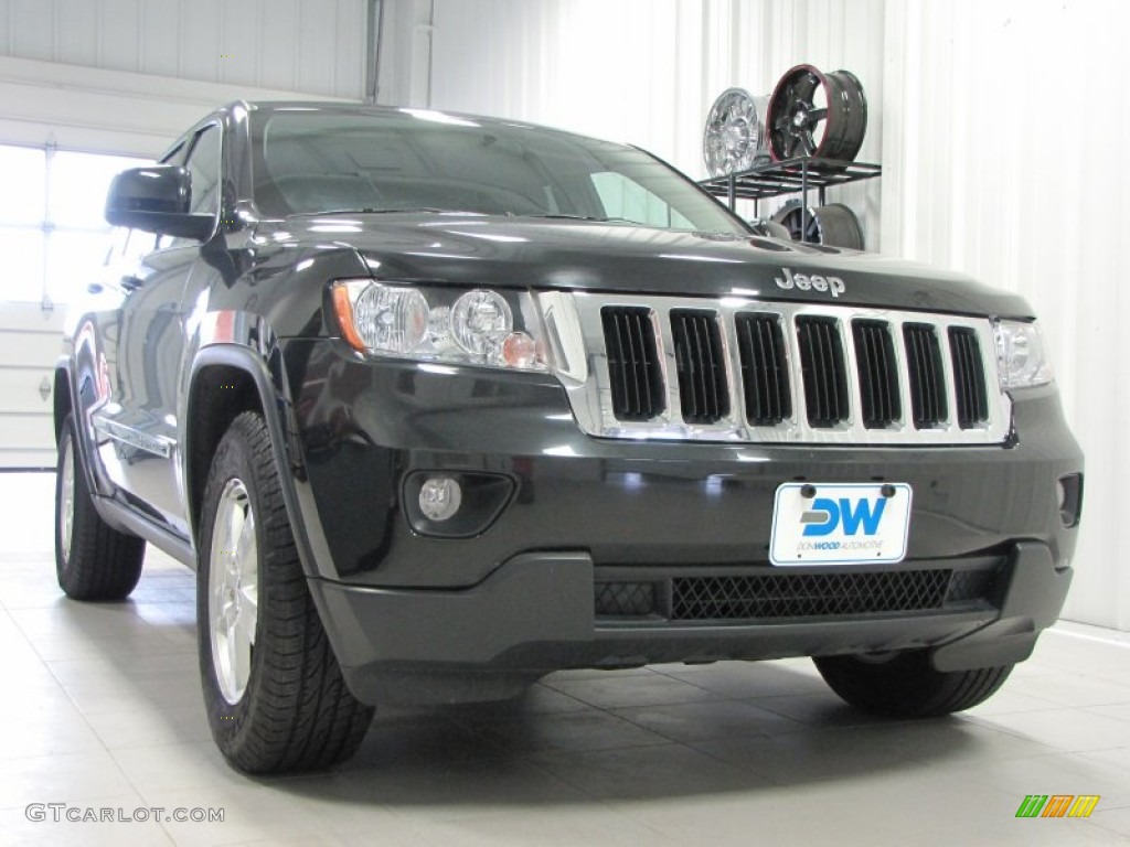 2011 Grand Cherokee Laredo 4x4 - Brilliant Black Crystal Pearl / Black photo #1