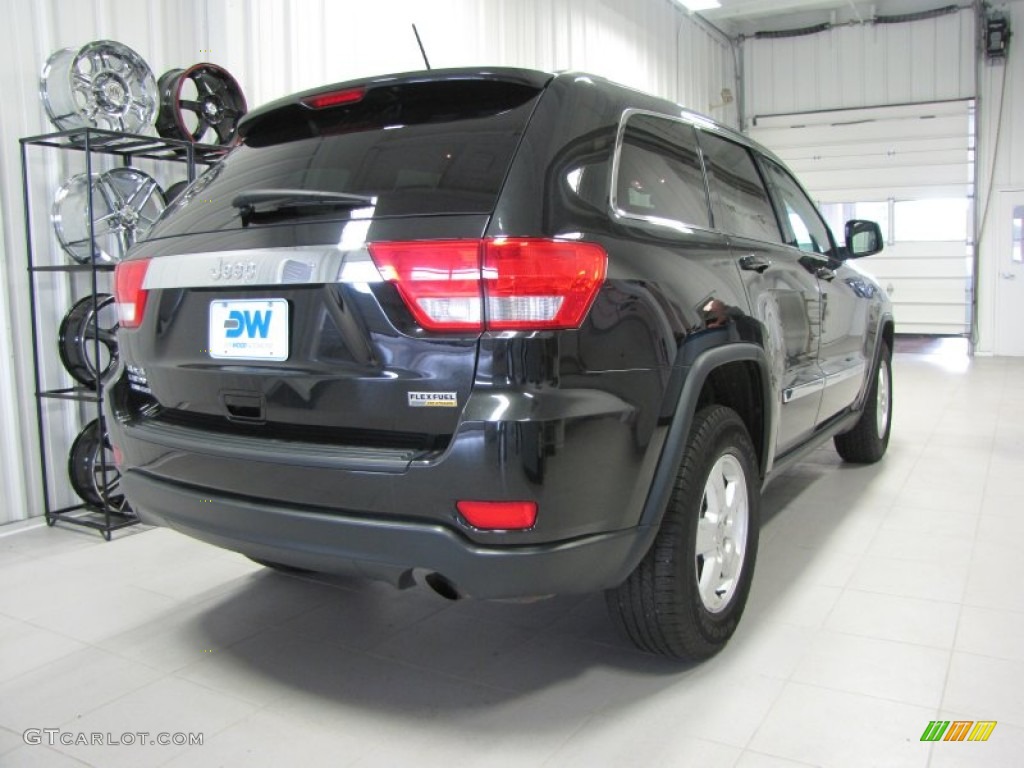 2011 Grand Cherokee Laredo 4x4 - Brilliant Black Crystal Pearl / Black photo #2