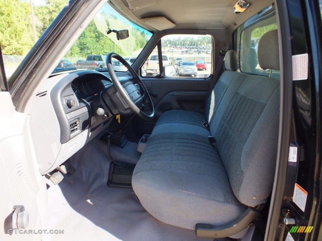 1995 Ford F150 XL Regular Cab 4x4 Front Seat Photo #70363644