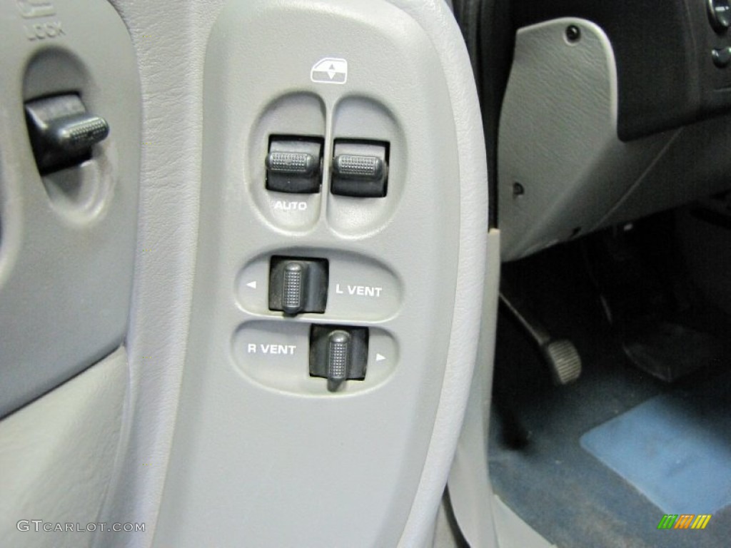 2005 Dodge Caravan SXT Controls Photo #70363665