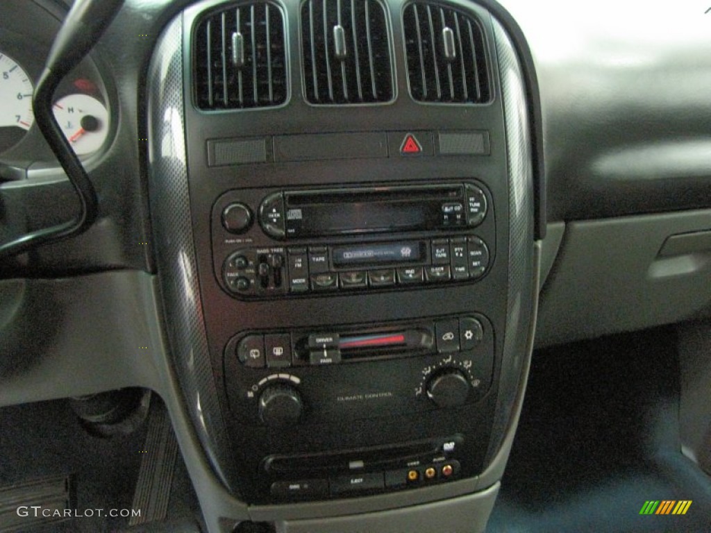 2005 Dodge Caravan SXT Controls Photos