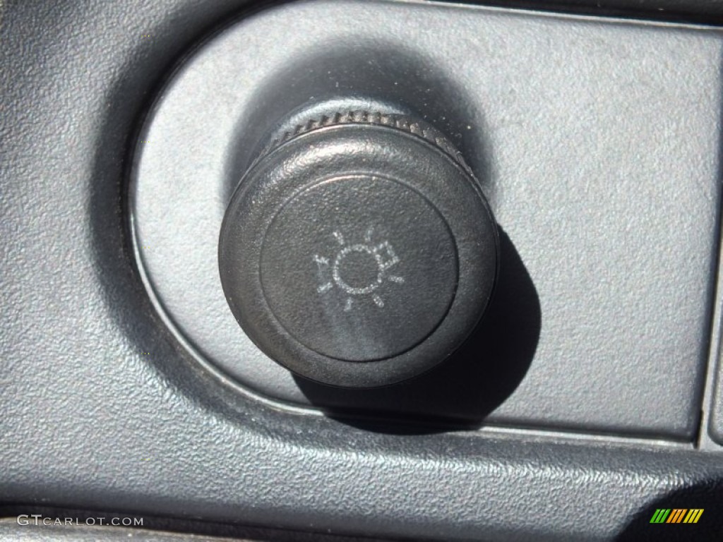 1995 Ford F150 XL Regular Cab 4x4 Controls Photo #70363788