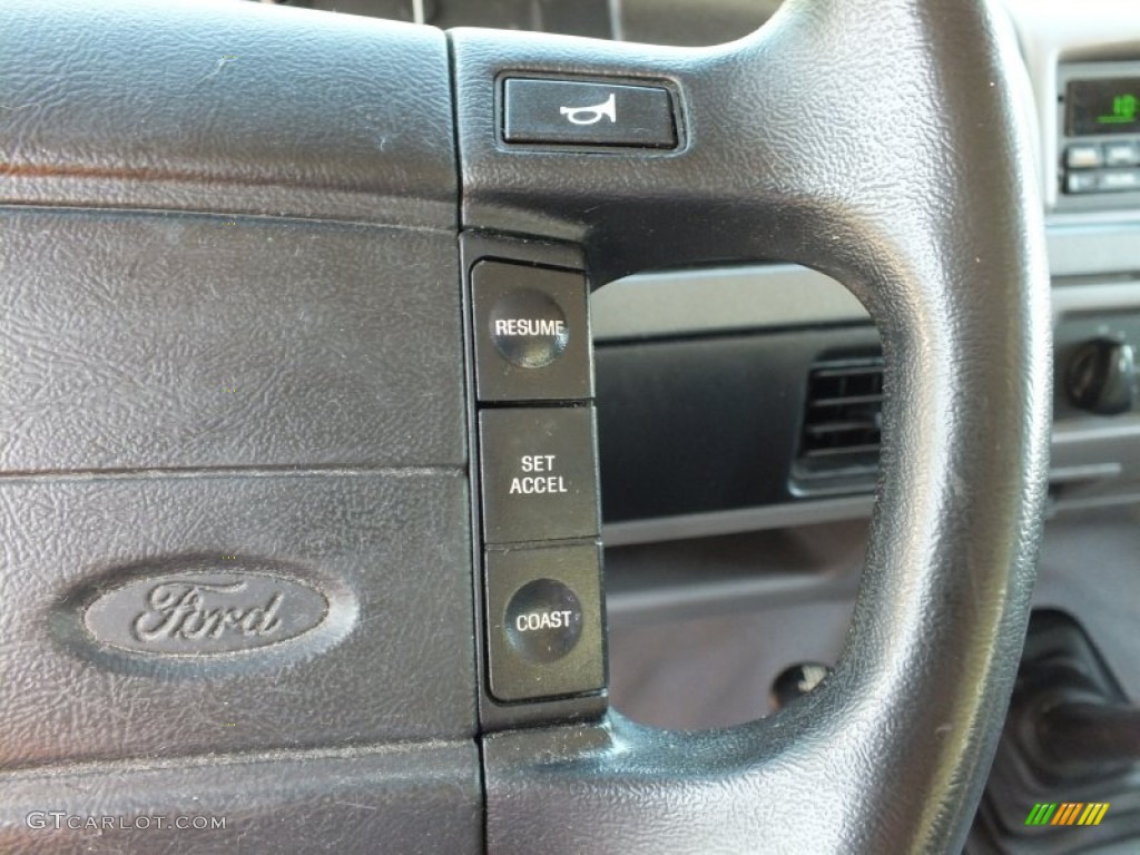 1995 Ford F150 XL Regular Cab 4x4 Controls Photo #70363812