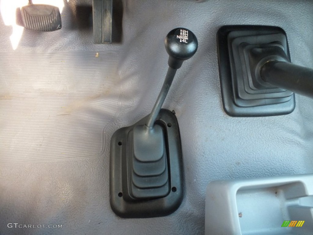 1995 Ford F150 XL Regular Cab 4x4 Controls Photo #70363830