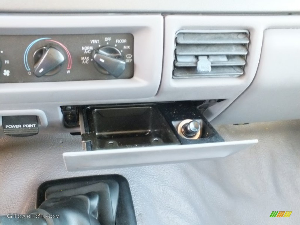 1995 Ford F150 XL Regular Cab 4x4 Controls Photo #70363881