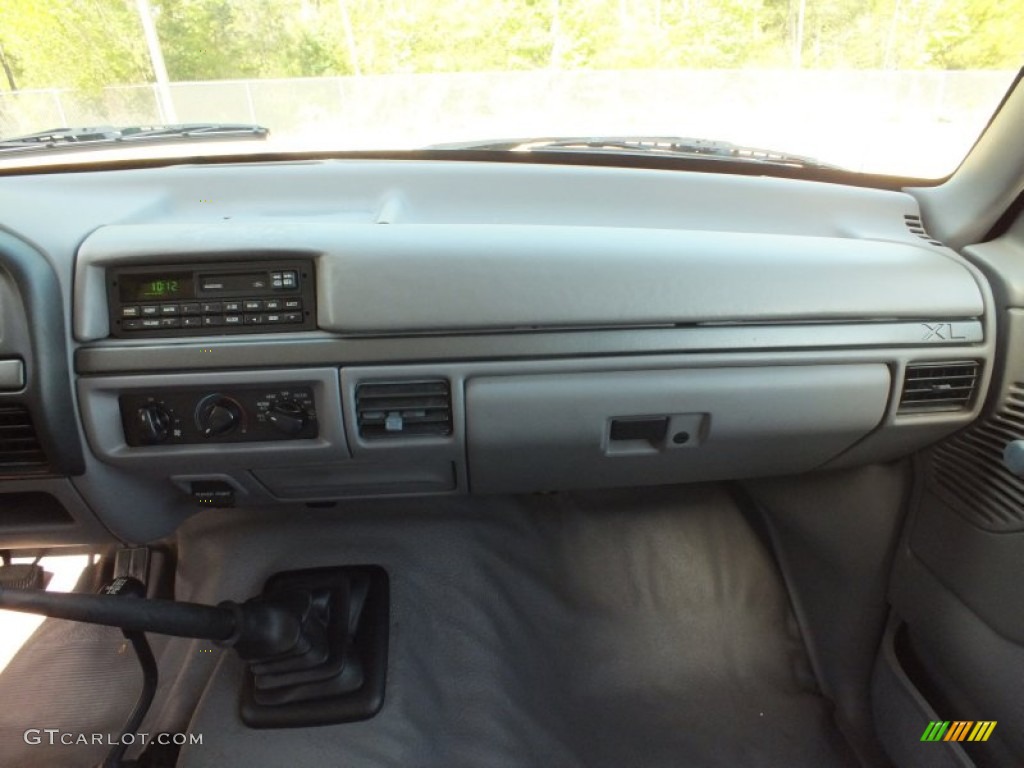 1995 Ford F150 XL Regular Cab 4x4 Gray Dashboard Photo #70363899