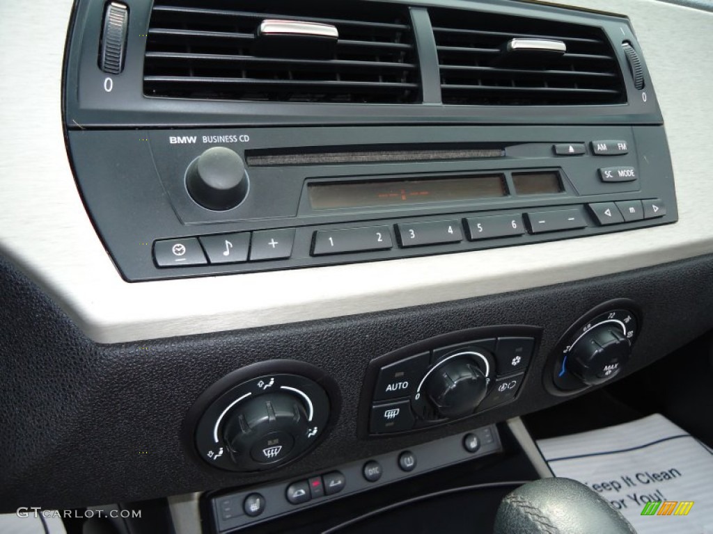 2005 BMW Z4 2.5i Roadster Controls Photo #70366707