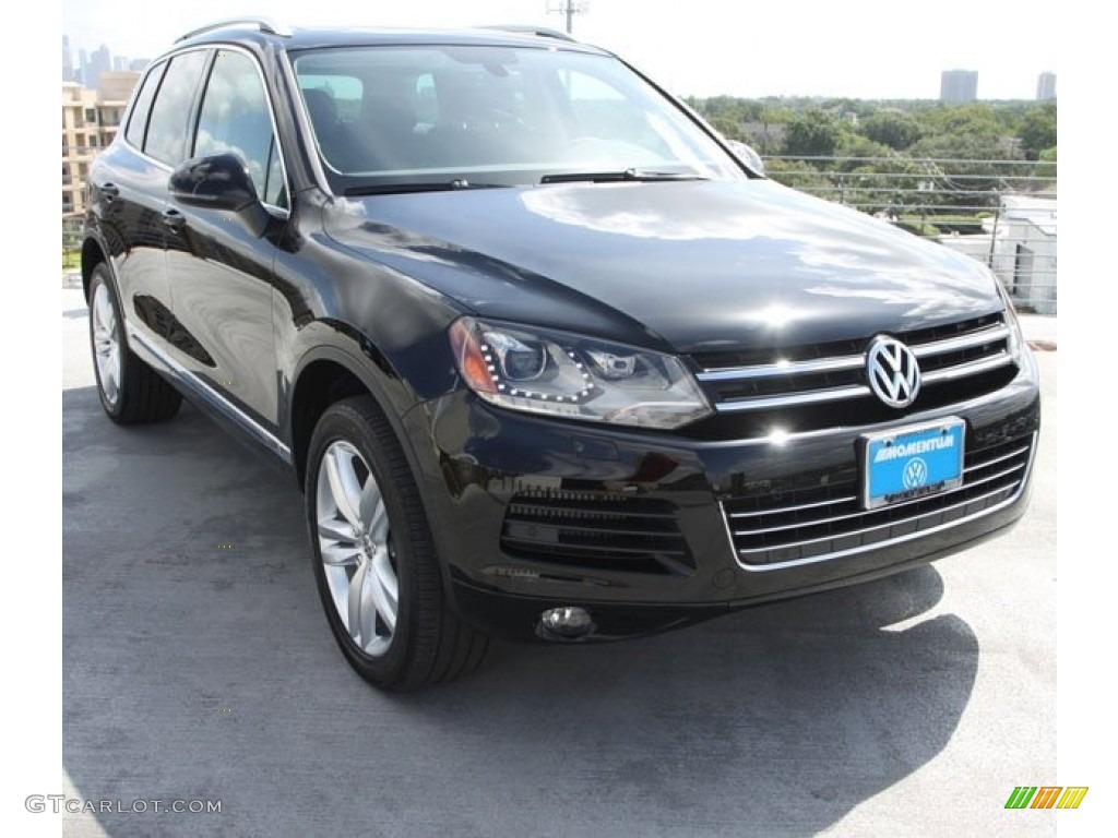 Black Volkswagen Touareg