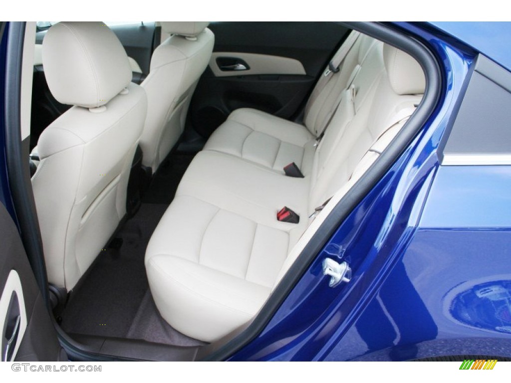 2013 Chevrolet Cruze LT/RS Rear Seat Photo #70369049