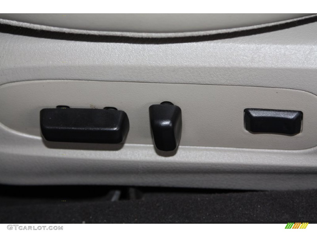 2003 Lincoln LS V6 Controls Photo #70371012