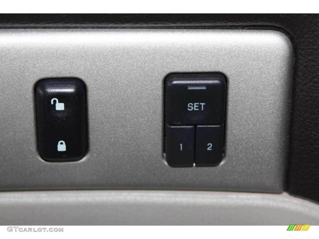 2003 Lincoln LS V6 Controls Photo #70371027