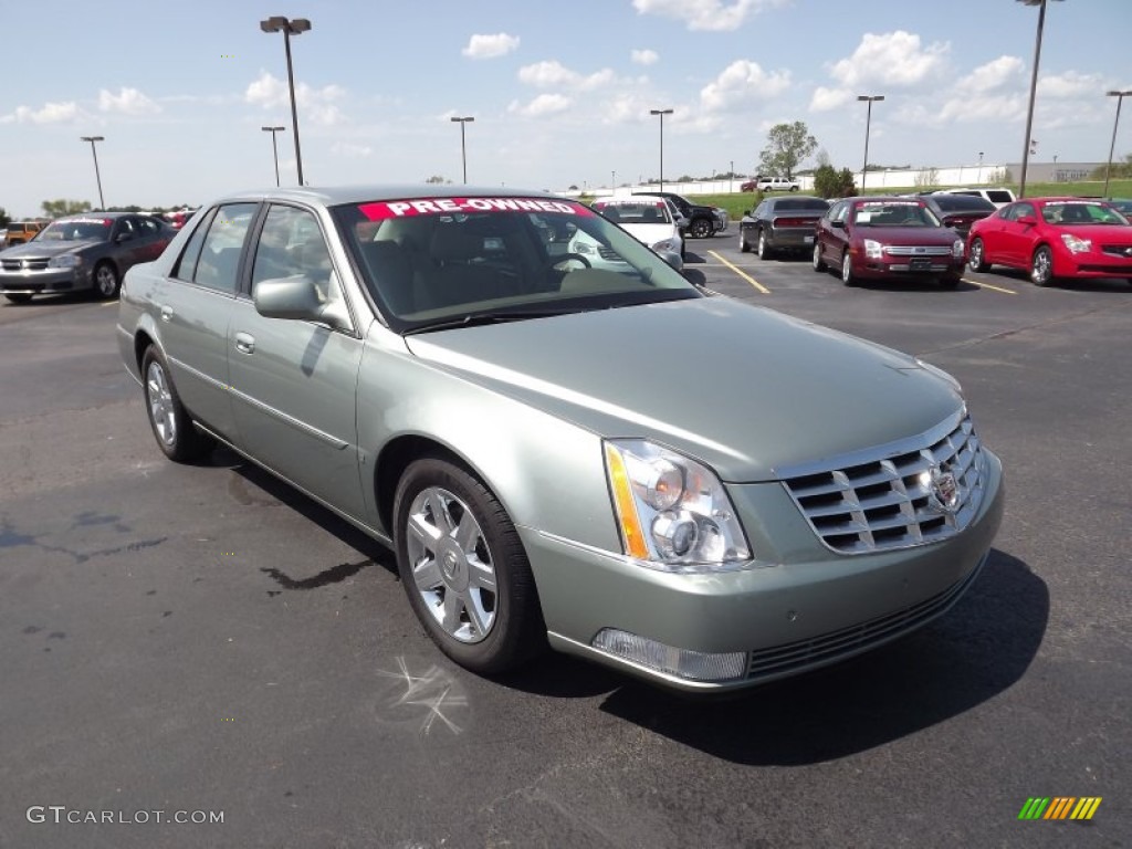 Green Silk Metallic 2006 Cadillac DTS Standard DTS Model Exterior Photo #70372197