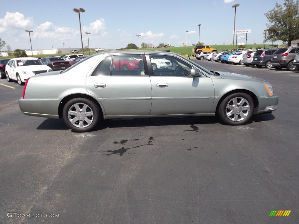 Green Silk Metallic 2006 Cadillac DTS Standard DTS Model Exterior Photo #70372206